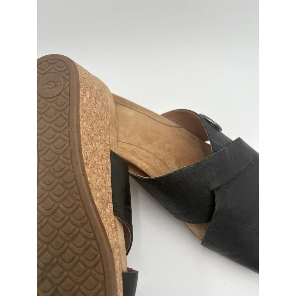UGG Lyra‎ Sandals Black Leather Cross Straps Wedge Open Round Toe Size 8